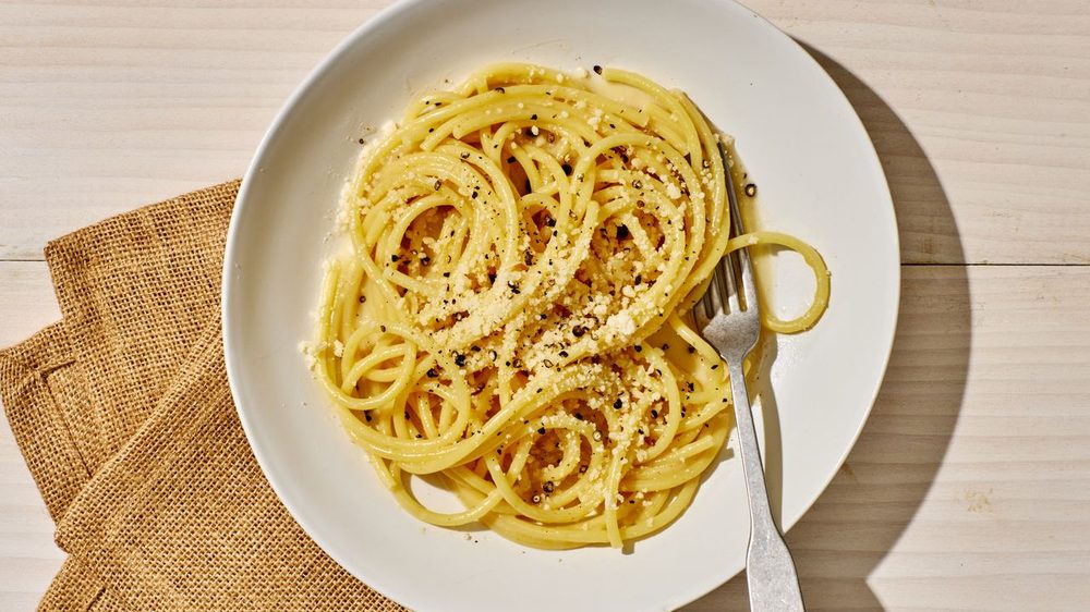 Cacio e Pepe (Classic Roman Cheese and Pepper Pasta)